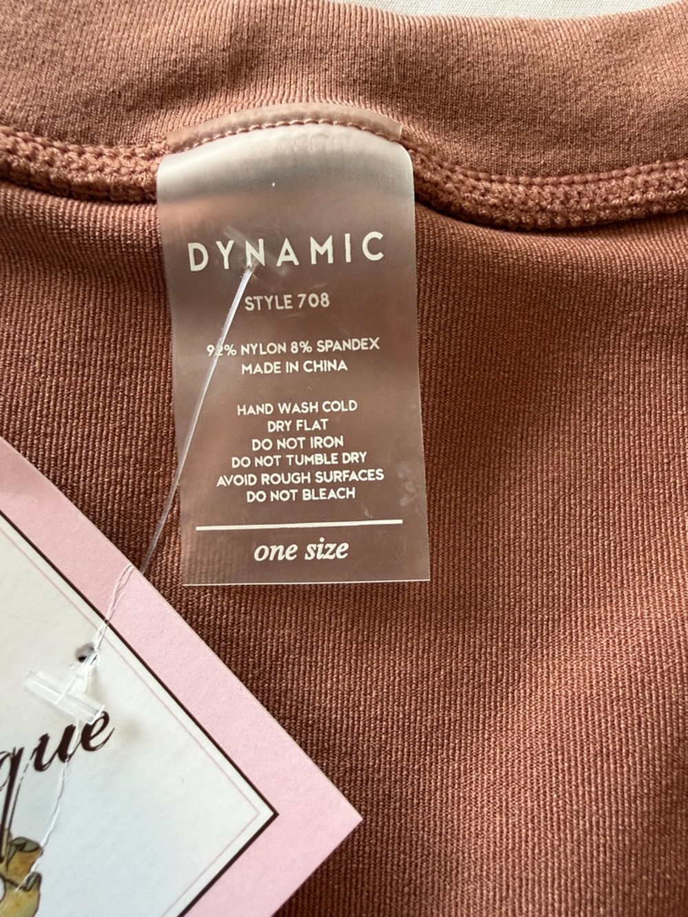 DYNAMIC Basic V-Neck Crop Tank - Picture 3 of 3